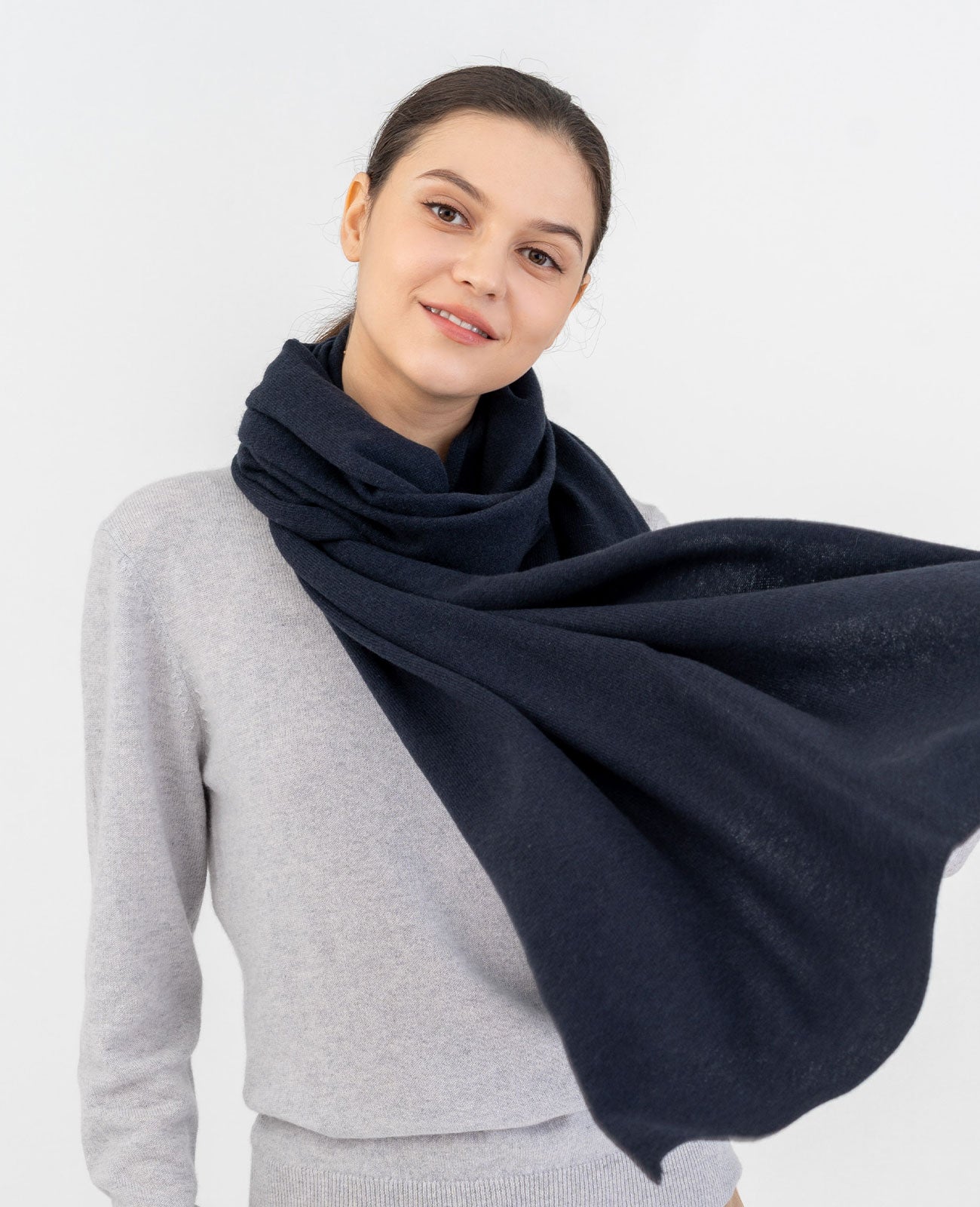 Cashmere Blanket Scarf in Blackened Blue | GRANA #color_blackened-blue
