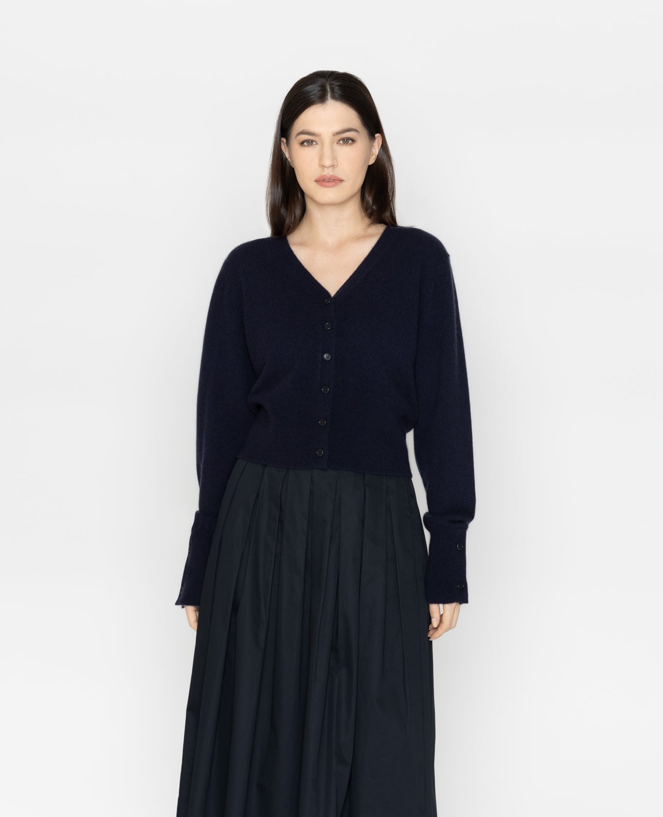 Cashmere V-Neck Cropped Cardigan in Navy | GRANA #color_navy