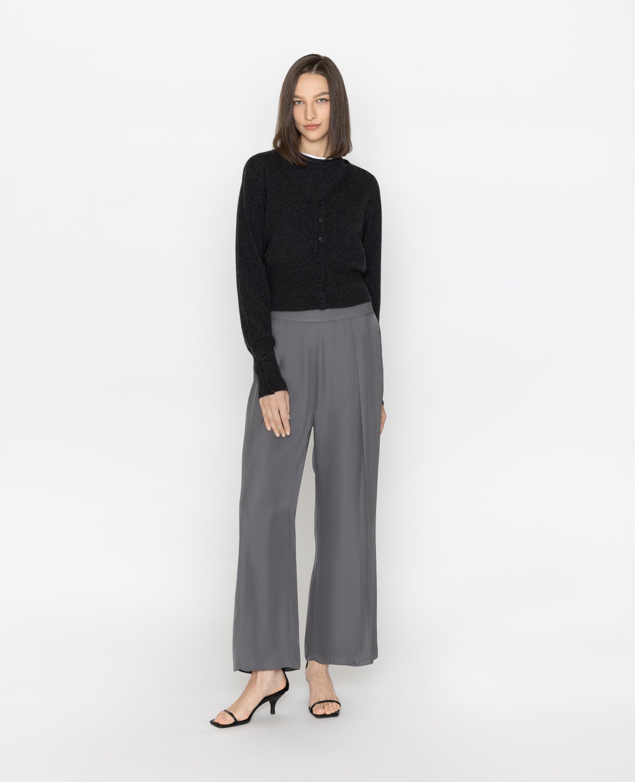 Cashmere V-Neck Cropped Cardigan in Charcoal | GRANA #color_charcoal