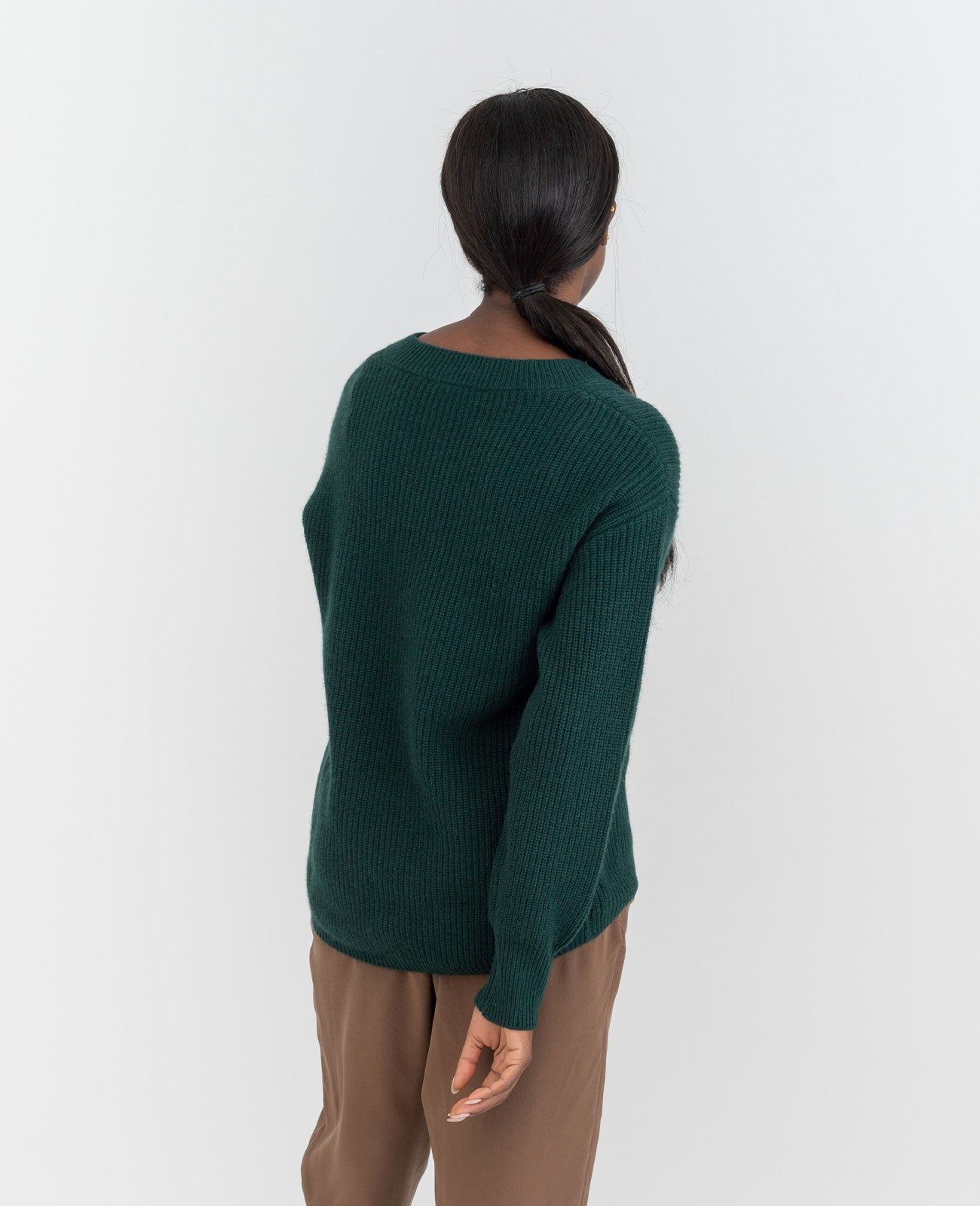 Moving Rib V-Neck Sweater in Pine Green | GRANA #color_pine-green