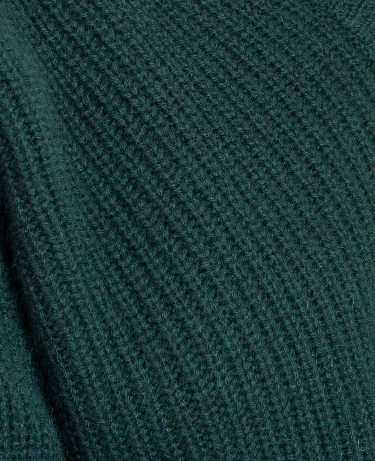 Moving Rib V-Neck Sweater in Pine Green | GRANA #color_pine-green