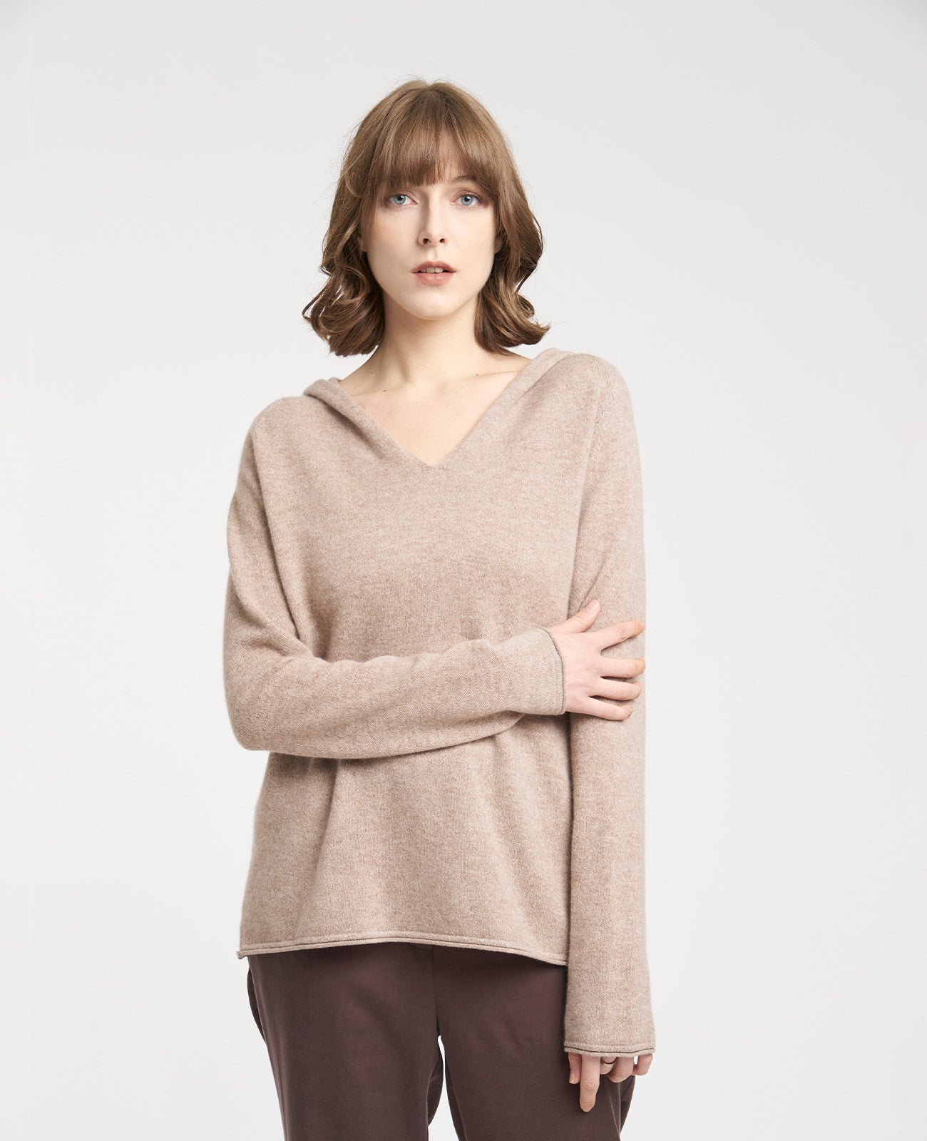 Cashmere V-Neck Hoodie in TOAST | GRANA #color_toast