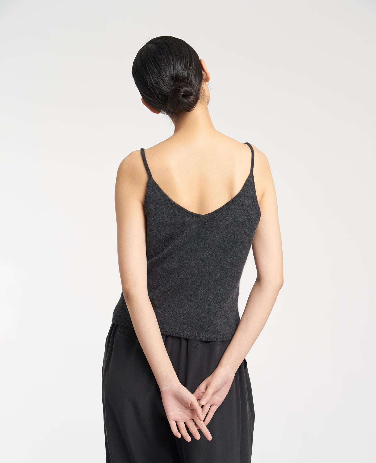 Cashmere V-Neck Cami in CHARCOAL | GRANA #color_charcoal