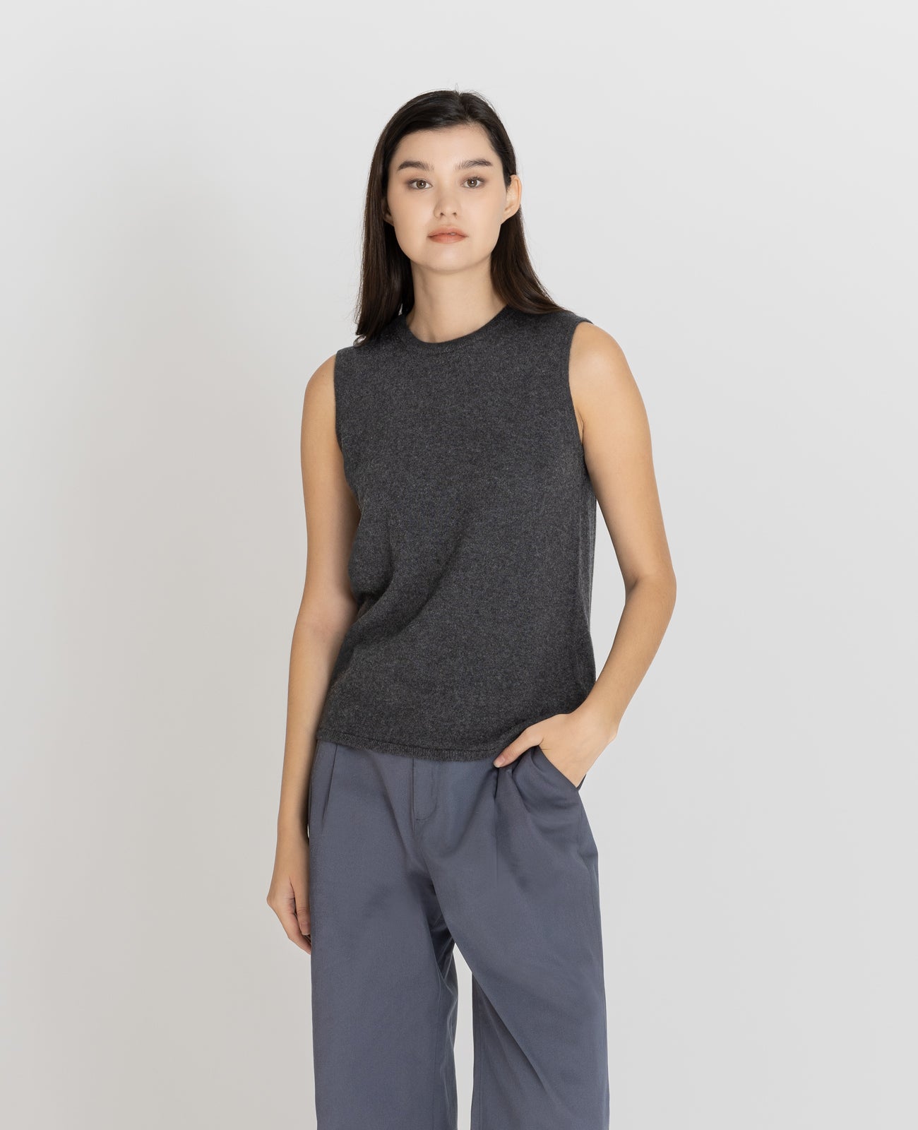 Cashmere Crew Neck Vest in Charcoal | GRANA #color_charcoal