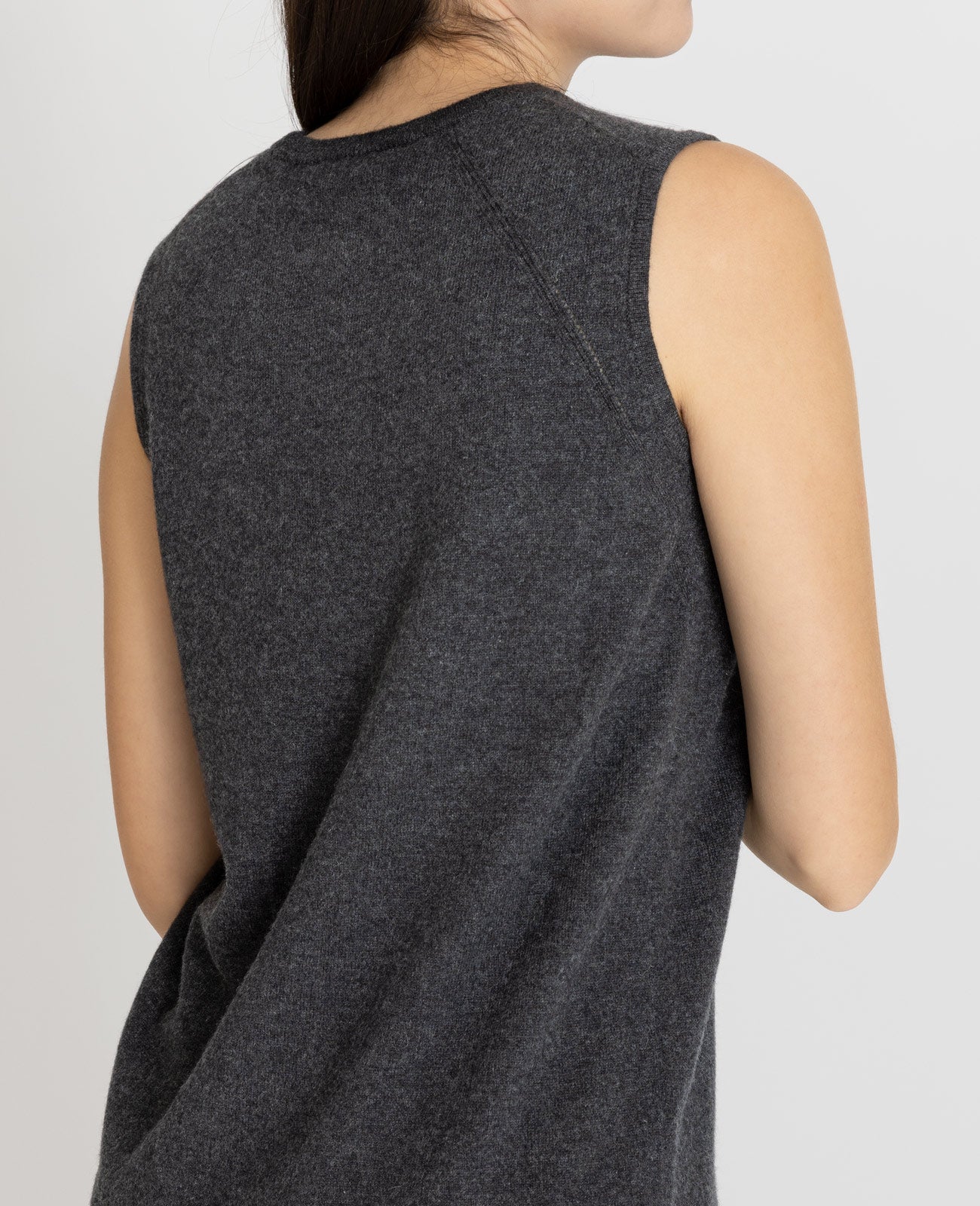 Cashmere Crew Neck Vest in Charcoal | GRANA #color_charcoal