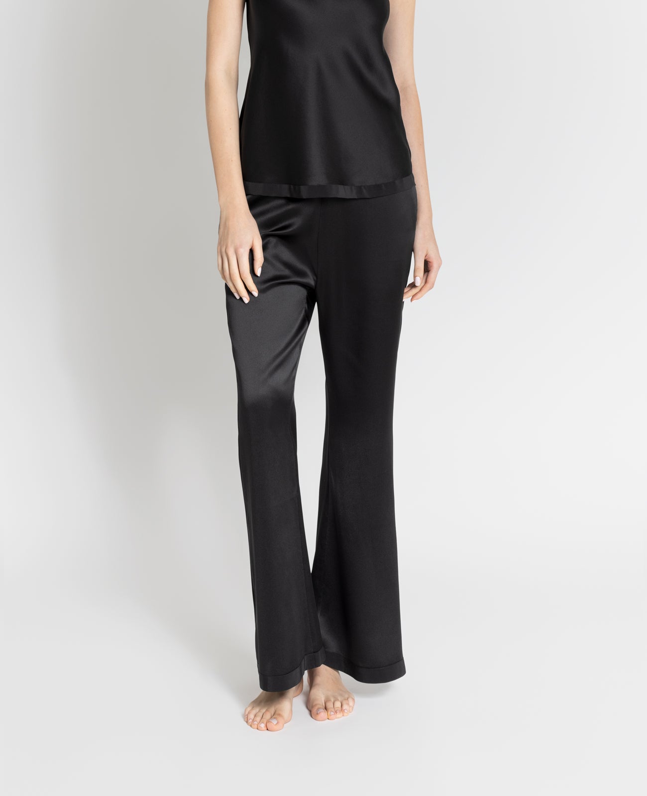 Silk Pyjamas Flare Lounge Pants in Noir | GRANA #color_noir