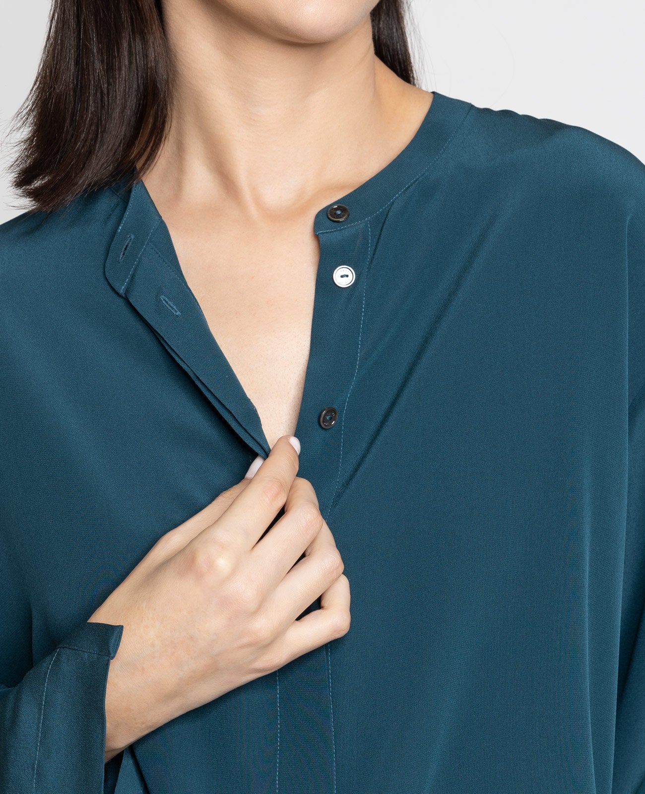 Silk Band Collar Shirt in Emerald | GRANA #color_emerald