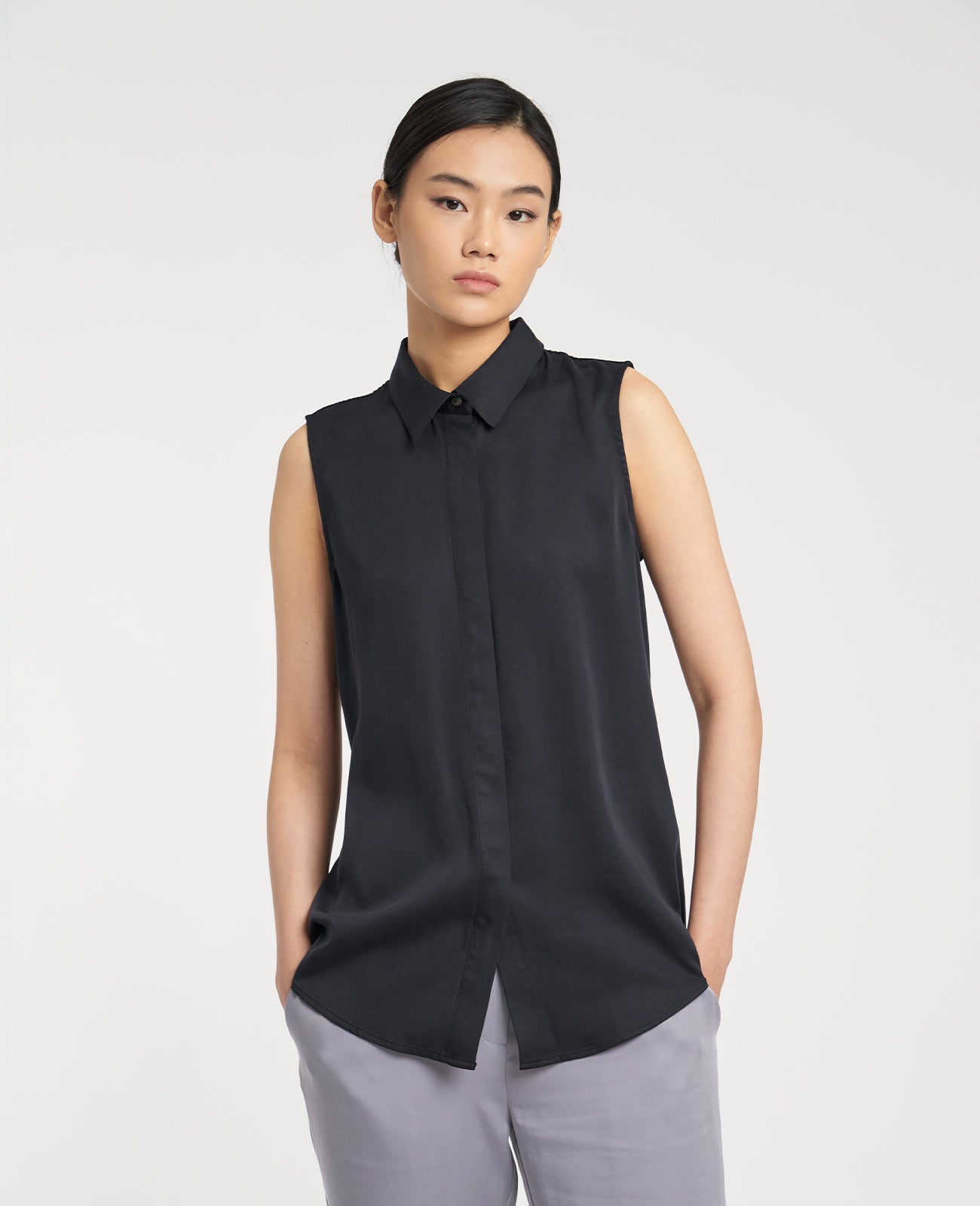 Tencel Sleeveless Shirt in BLACK | GRANA #color_black