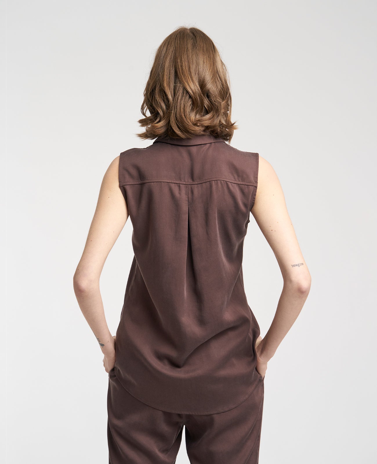 Tencel Sleeveless Shirt in BROWN | GRANA #color_brown